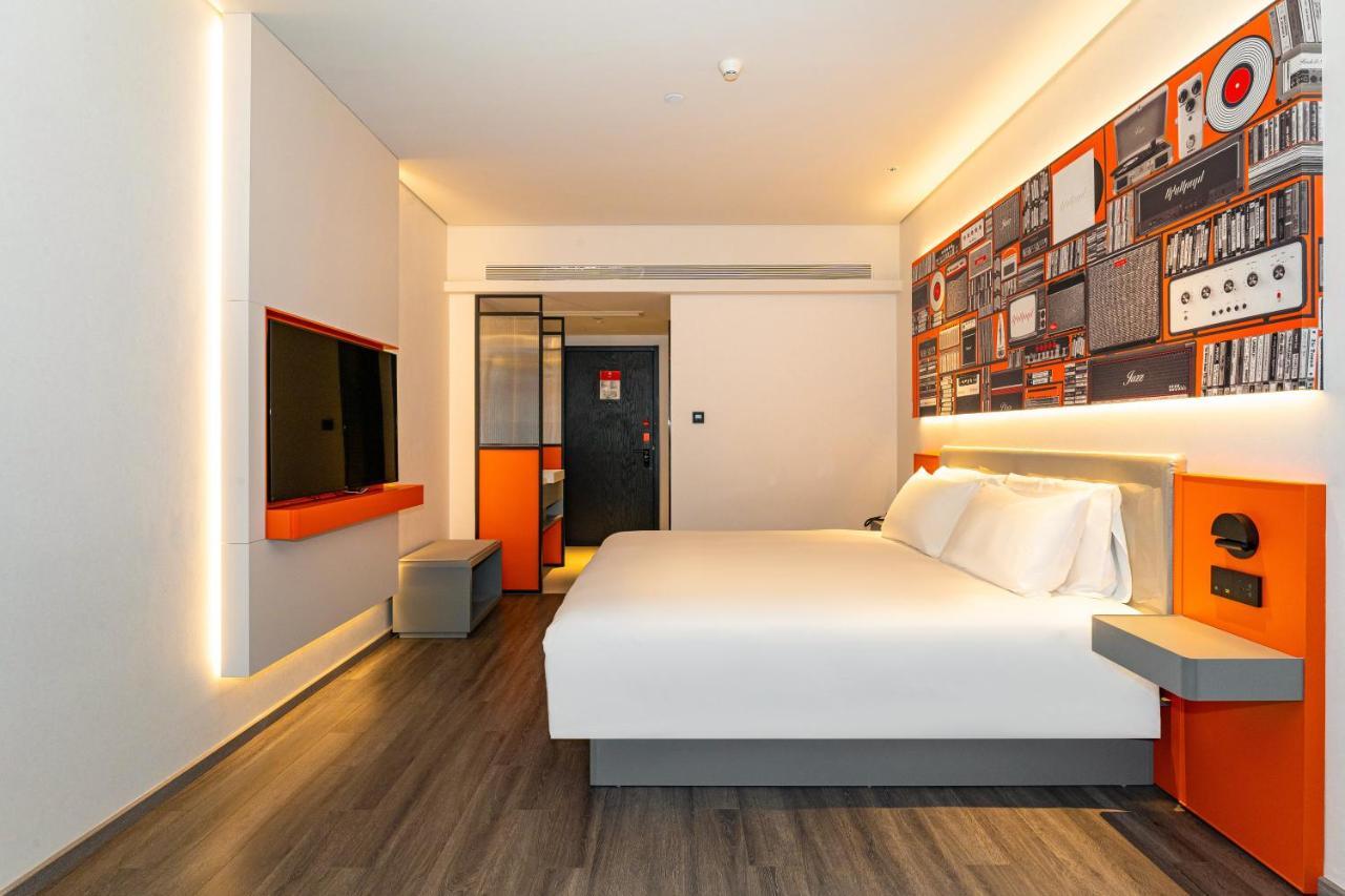Ibis Styles Hotel - 260M From Guangji Street Subway Station Сиан Екстериор снимка