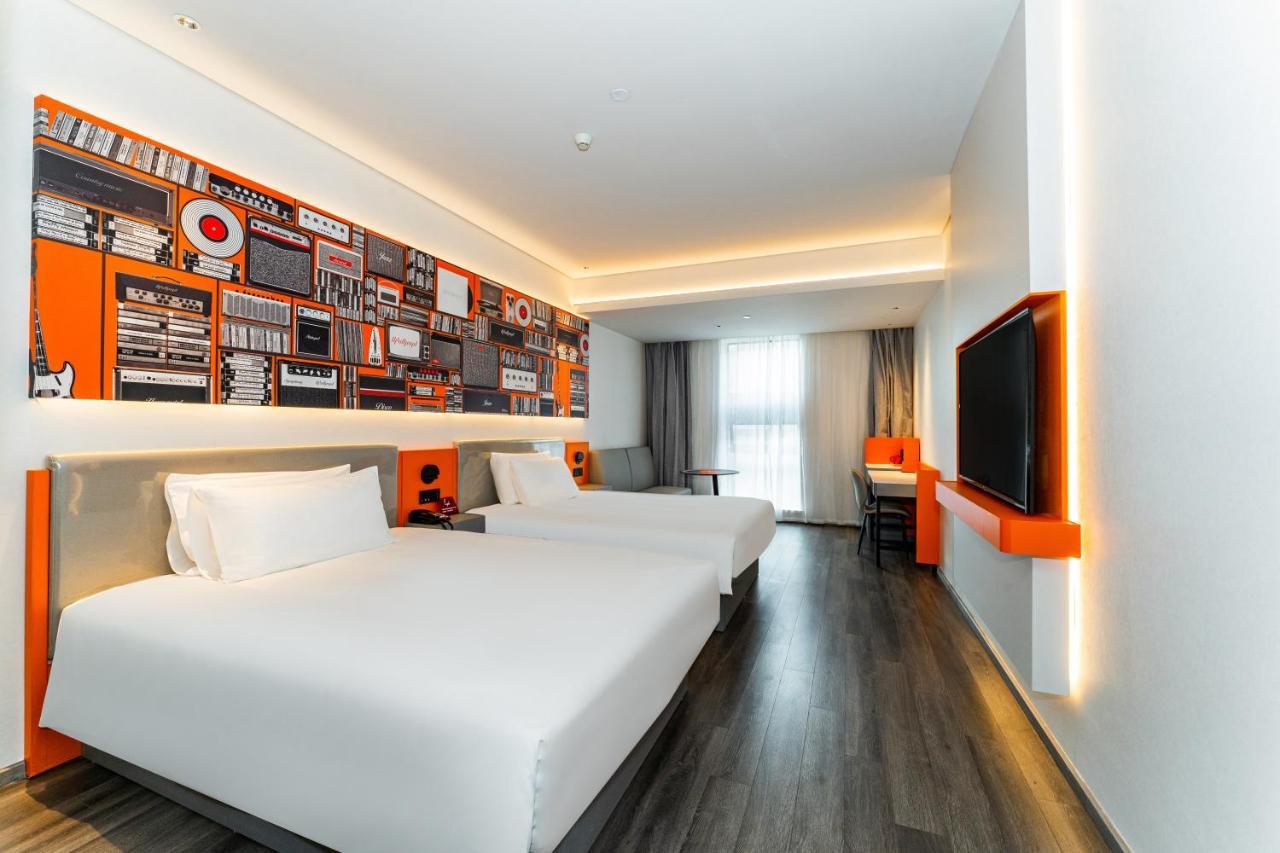 Ibis Styles Hotel - 260M From Guangji Street Subway Station Сиан Екстериор снимка