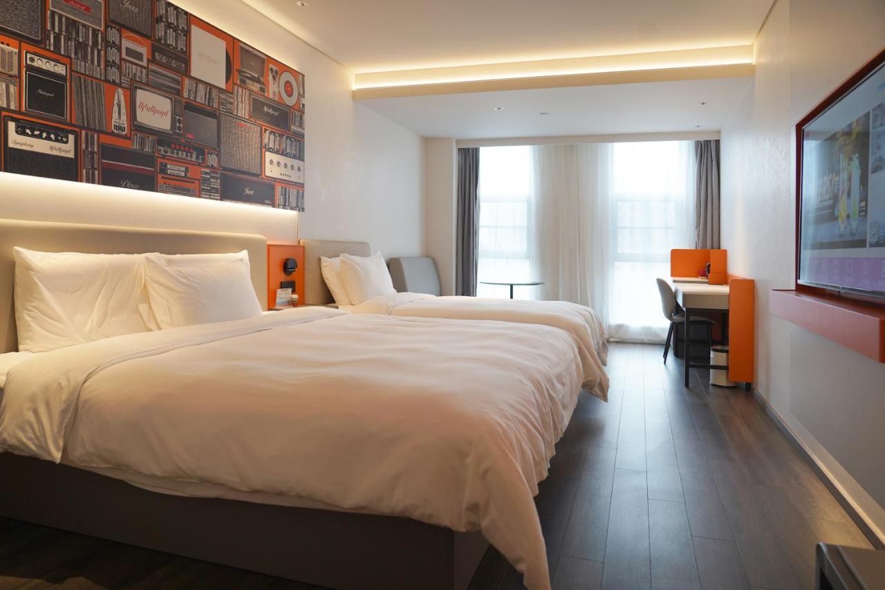 Ibis Styles Hotel - 260M From Guangji Street Subway Station Сиан Екстериор снимка