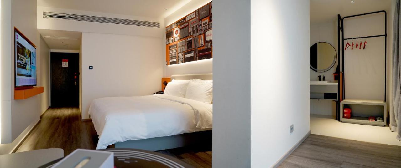 Ibis Styles Hotel - 260M From Guangji Street Subway Station Сиан Екстериор снимка